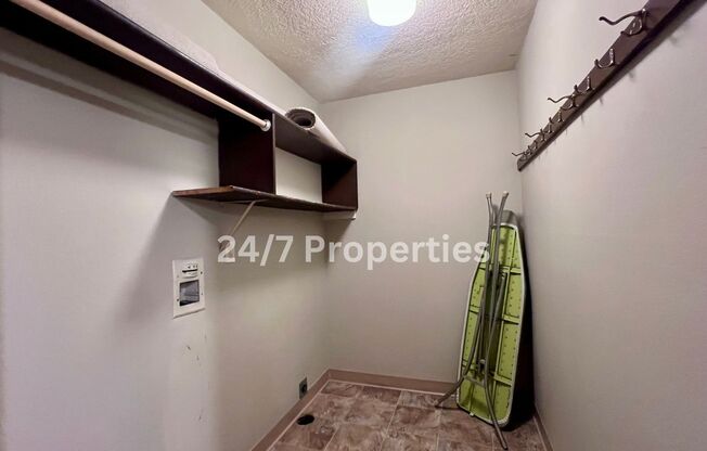 2 beds, 1 bath, $1,795, Unit 5273