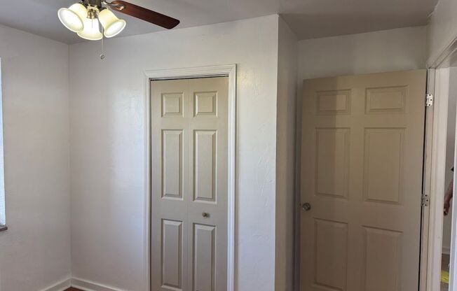 3 beds, 1 bath, $2,175, Unit 116B