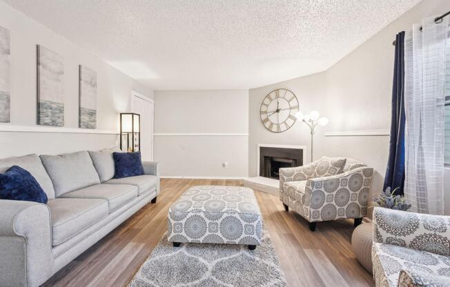 1 bed, 1 bath, 650 sqft, $1,099