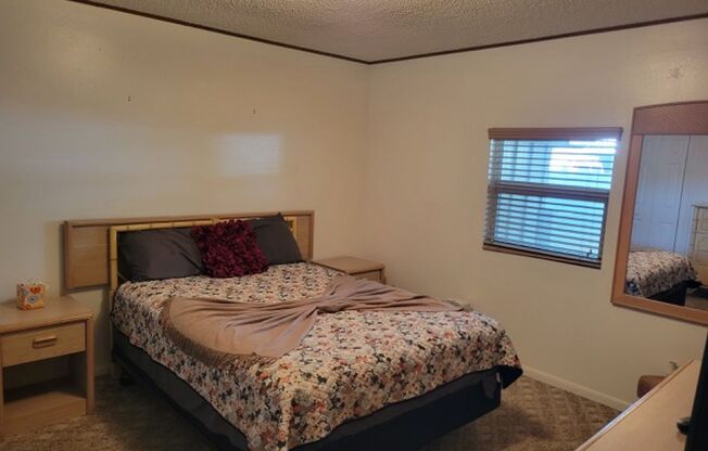 Quaint yet spacious 2/1 duplex avaliable furnished or unfurnished