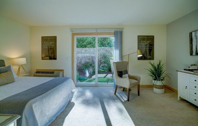 Studio, 1 bath, $1,125