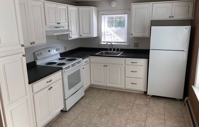 2 beds, 1 bath, $1,370, Unit 3