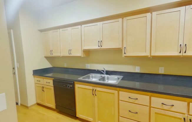 3 beds, 2 baths, 967 sqft, $2,400, Unit 304