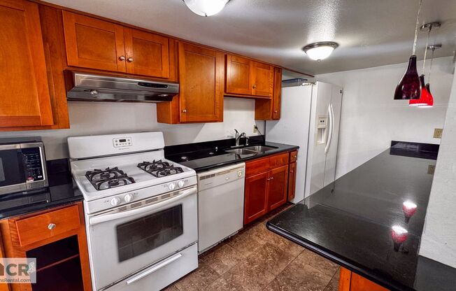 Spacious 3bd/3ba on Broadway!