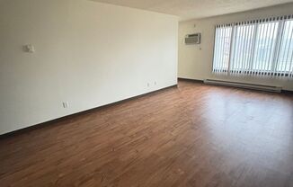 2 beds, 1 bath, 850 sqft, $975, Unit 12