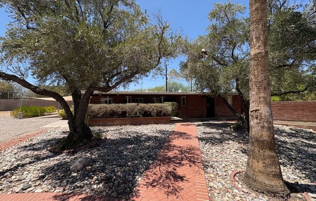 Eastside home with privacy on cul-de-sac