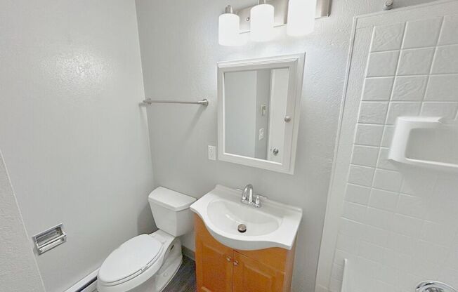 2 beds, 1 bath, 700 sqft, $1,675, Unit C11