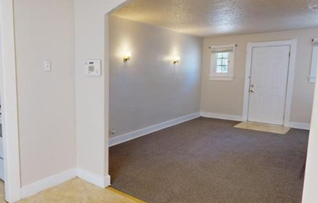 3 beds, 1 bath, $1,066