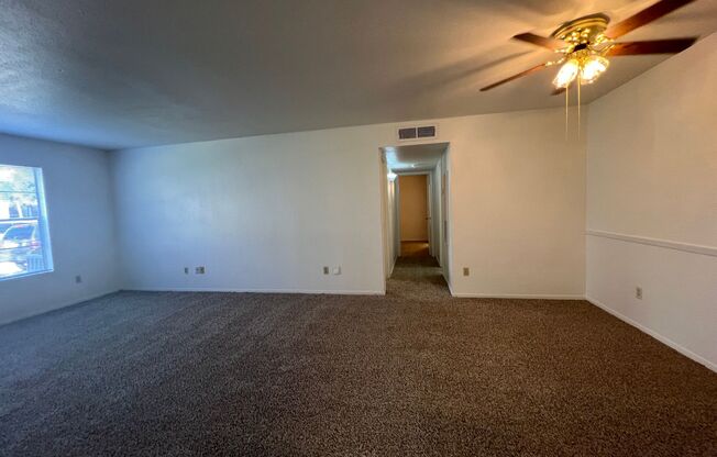 2 beds, 2 baths, 1,000 sqft, $1,275, Unit 401