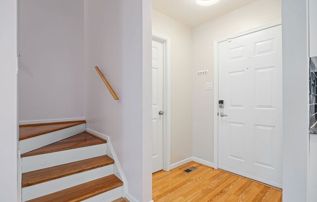 Charming 2 Bedroom/1 Bath Townhome in Henrico ***Available NOW***