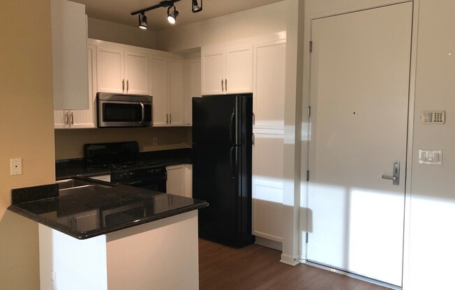 2 beds, 2 baths, 879 sqft, $4,050, Unit 311 P