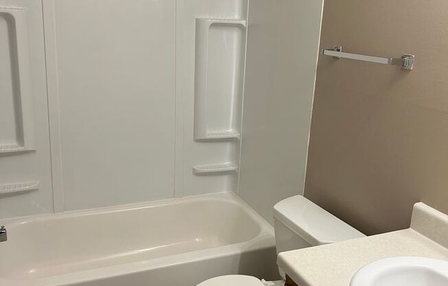 2 beds, 1 bath, 869 sqft, $1,159, Unit 12716S