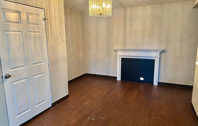 1 bed, 1 bath, 869 sqft, $695, Unit 5