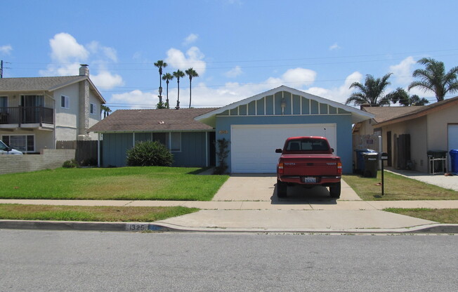 Family Home 5 Blocks to Beach