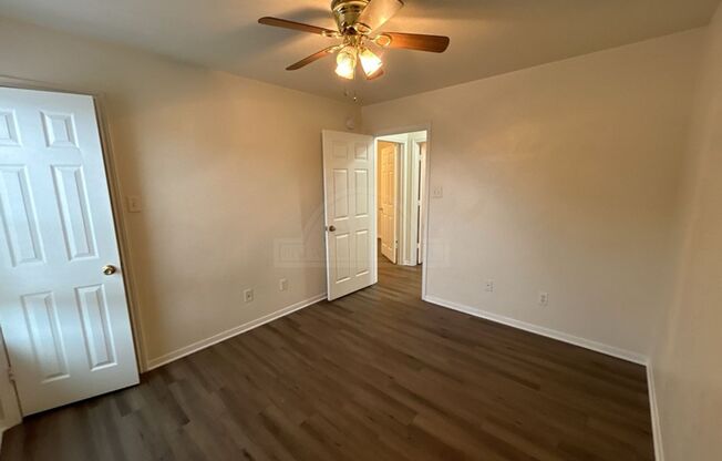 2 beds, 1 bath, $795, Unit 202 Truman Ave W. Unit C