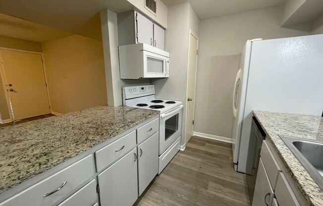 AUGUST MOVE IN - 2 Bedroom 2 Bathroom on the Bus Route!