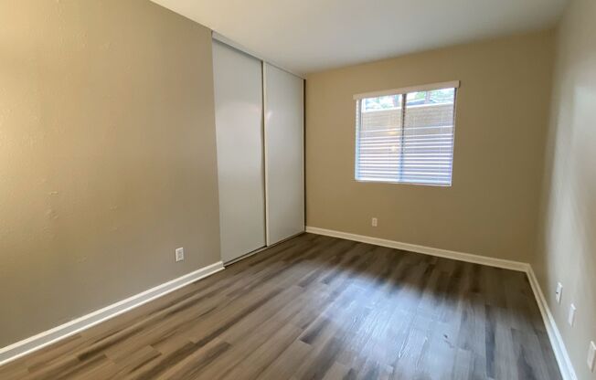 3 beds, 1 bath, $2,699, Unit 4964-07