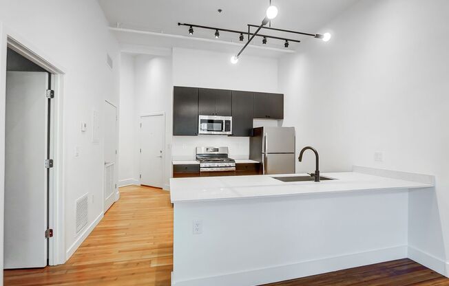 1 bed, 1 bath, 810 sqft, $1,940, Unit 100-403