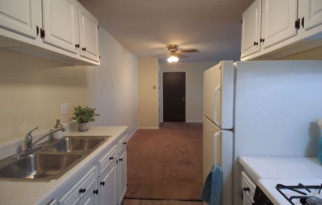 2 beds, 1 bath, 900 sqft, $1,195, Unit 4705 Indian Hills Dr., #10, Mount Pleasant, WI 53406