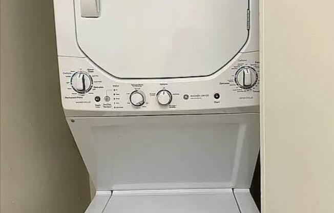2 beds, 2 baths, 1,090 sqft, $7,000, Unit 9E