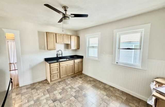 272 WILLIS AVE