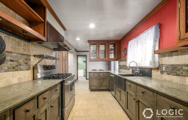 Beautiful Home in Sandy UT right on the Golf Course!