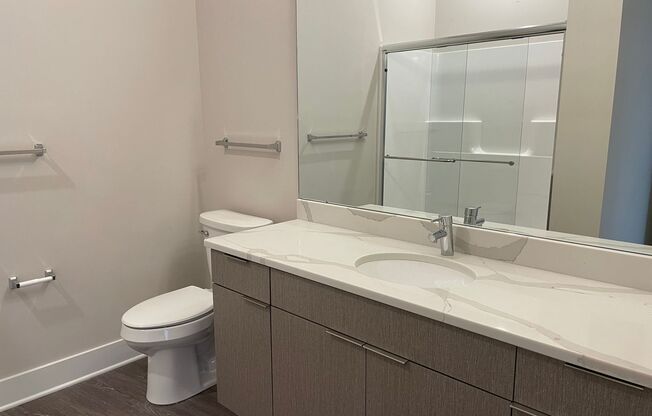 1 bed, 1 bath, 902 sqft, $1,900, Unit 321 Jefferson-402