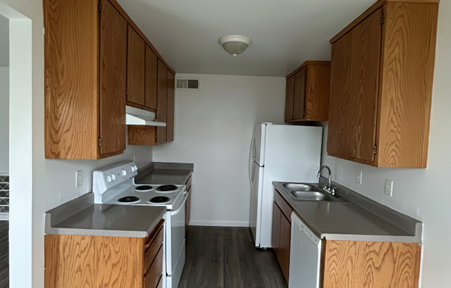 2 beds, 1 bath, 825 sqft, $1,350, Unit 140