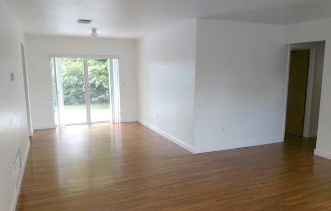 Beautiful renovated 3/2 home in Westchester
