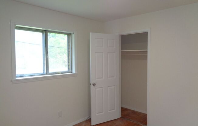 3 beds, 1 bath, $1,400