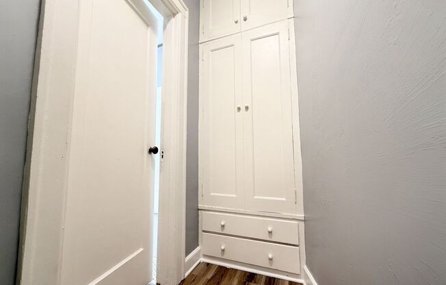 Studio, 1 bath, 305 sqft, $935, Unit 214