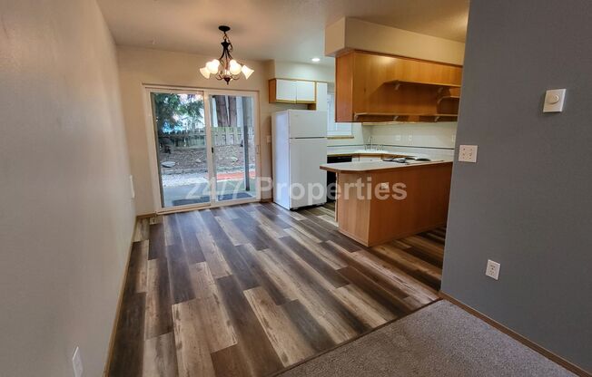 Charming 1 BD | 1.5 BA Townhome - SE Division
