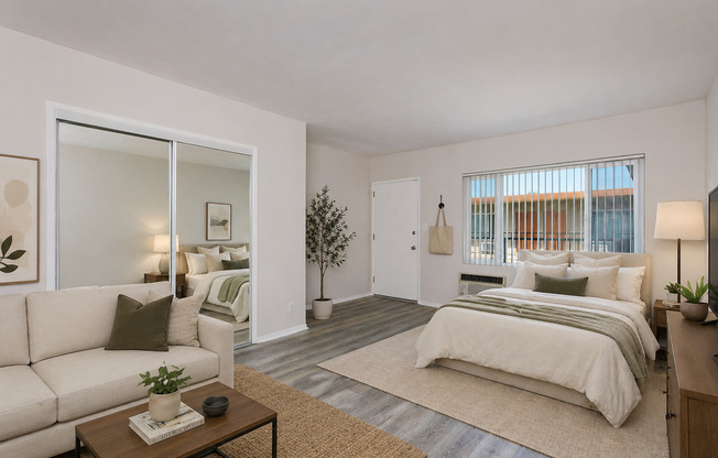 Studio, 1 bath, 444 sqft, $1,550, Unit 28