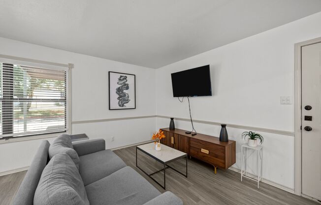 2 beds, 1 bath, $1,475, Unit 131