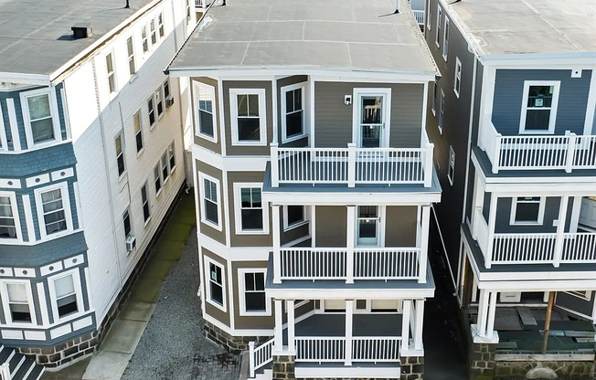 11 WOODLAWN ST