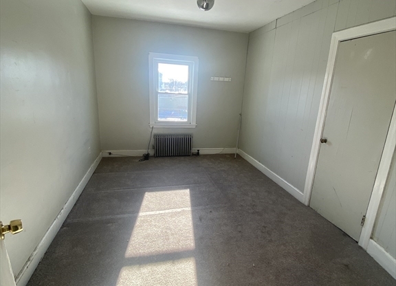 3 beds, 1 bath, 1,150 sqft, $2,700, Unit 2