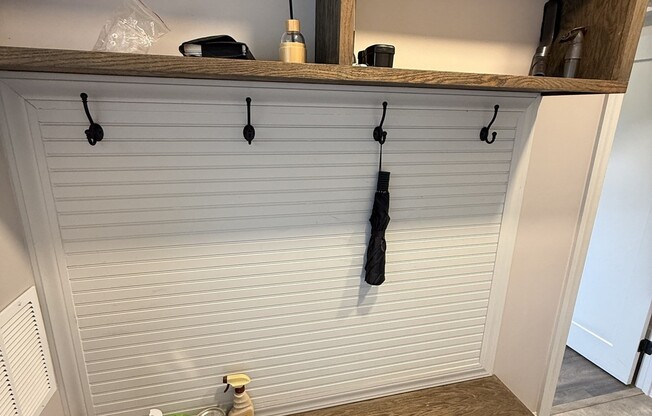 4 ROBIN HOOD RD