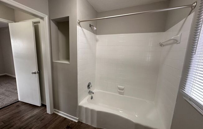 1 bed, 1 bath, 650 sqft, $1,053, Unit Willoway-2