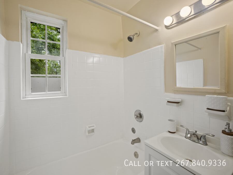 24 DANBURY ST SE