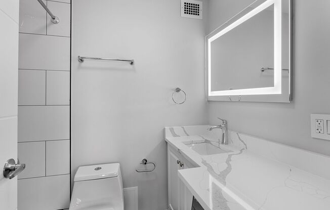 1 bed, 1.5 baths, 667 sqft, $2,400, Unit 4B