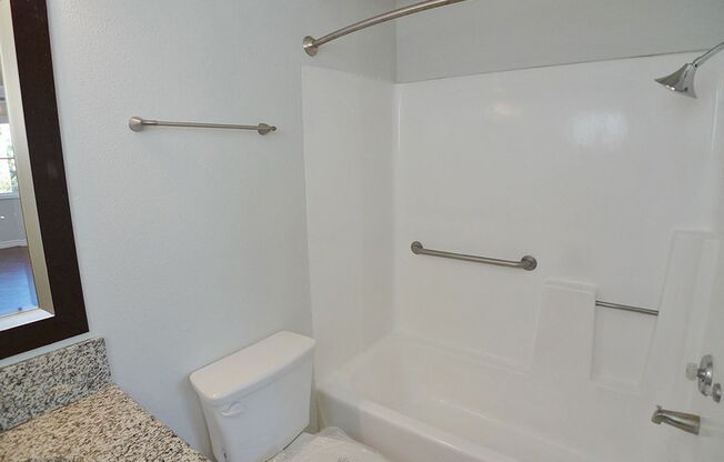 2 beds, 2 baths, 960 sqft, $2,950, Unit 202