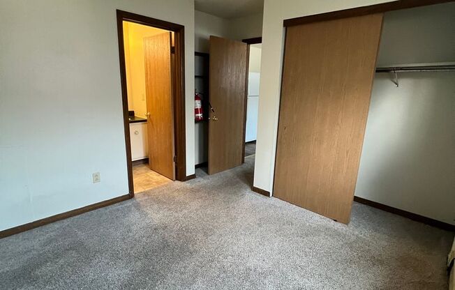 1 bed, 1 bath, 430 sqft, $825, Unit 807-13