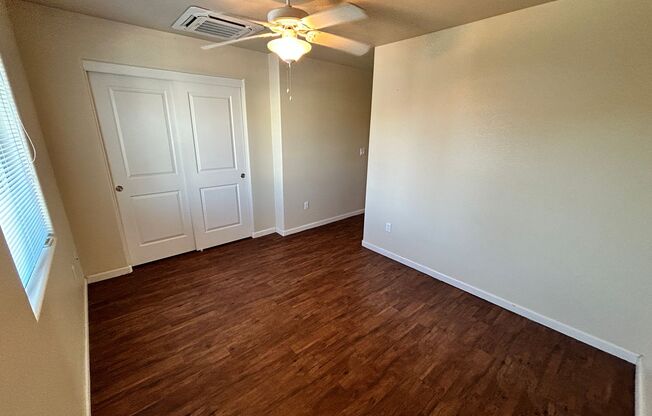 3 beds, 2.5 baths, 1,194 sqft, $1,595, Unit Unit 12