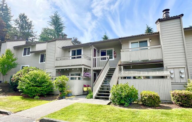 Woodinville ~ Woodland Hills Condo