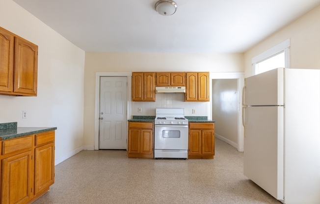 3 beds, 1 bath, 4,368 sqft, $2,800, Unit 2