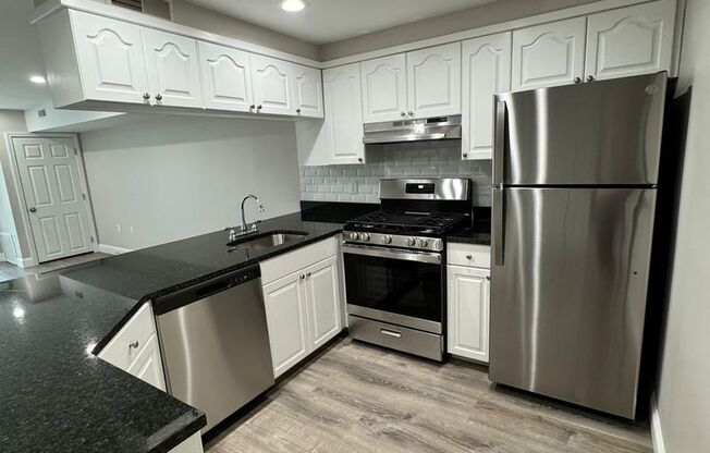 2 beds, 1 bath, 680 sqft, $2,500, Unit 21-33