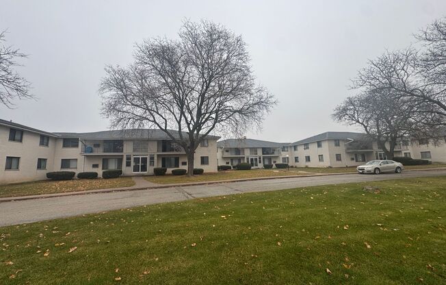 Spacious 2 Bedroom Apartment Available!