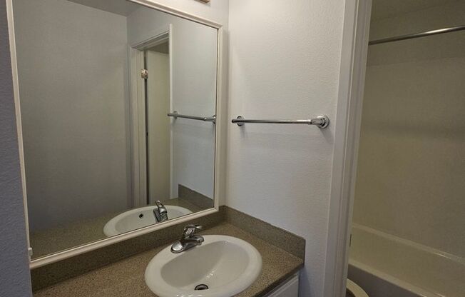 2 beds, 1 bath, 720 sqft, $1,850, Unit 522