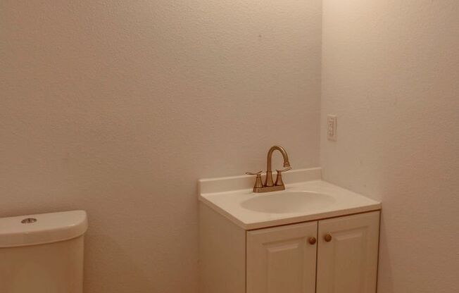 3 beds, 2 baths, 1,092 sqft, $1,245, Unit Unit 202