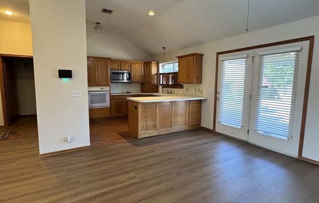 (3) Bed/(2) Bath in NE Norman w/ Safe Room!